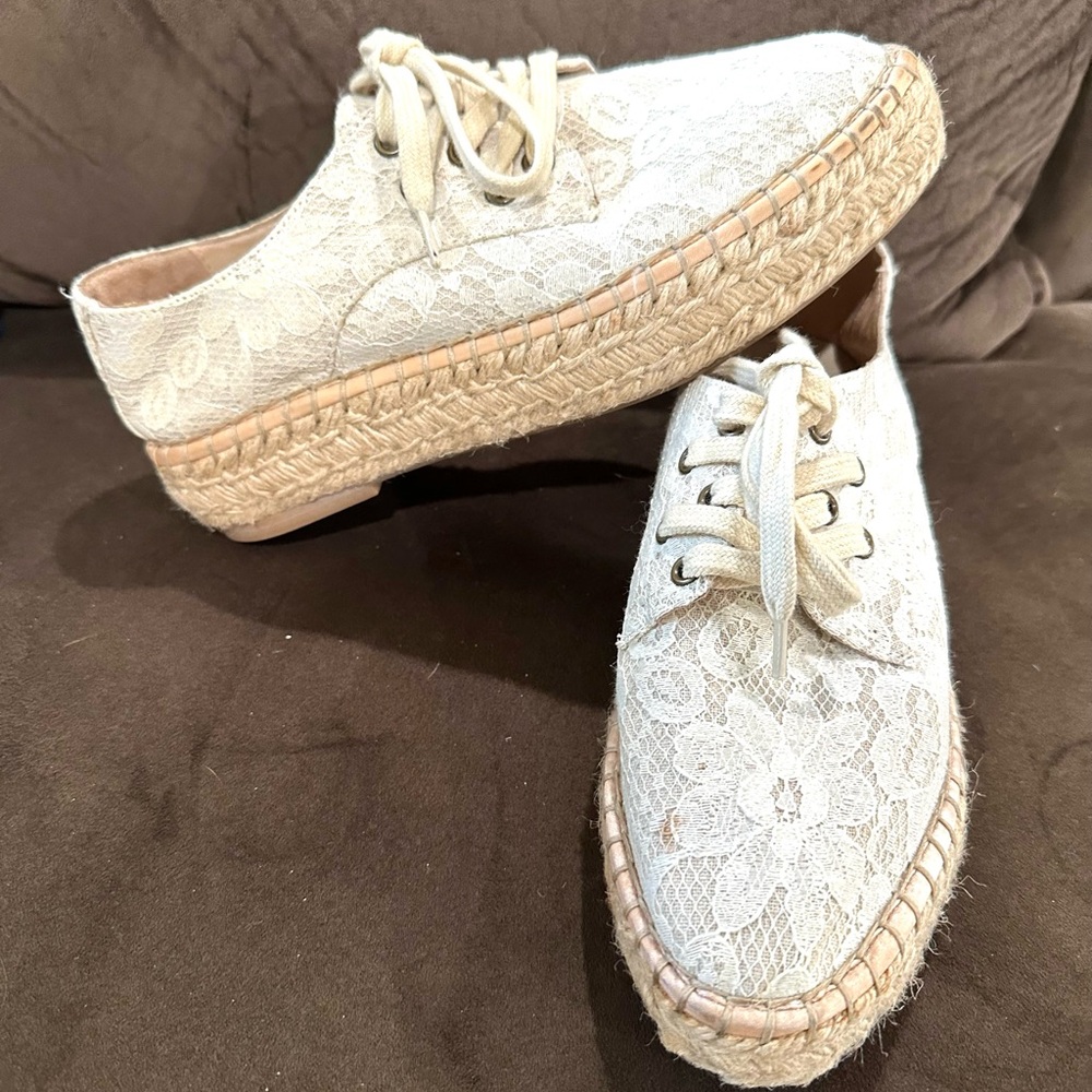 Vince Camuto Ivory White Floral Lace Up Espadrilles